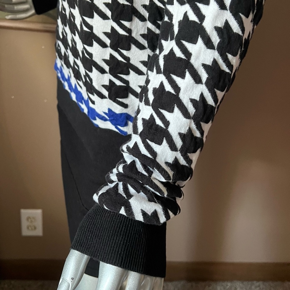 Dex 1963 Women’s XS Black & White, Blue Detail Houndstooth Round Neck Sweater - Picture 10 of 14